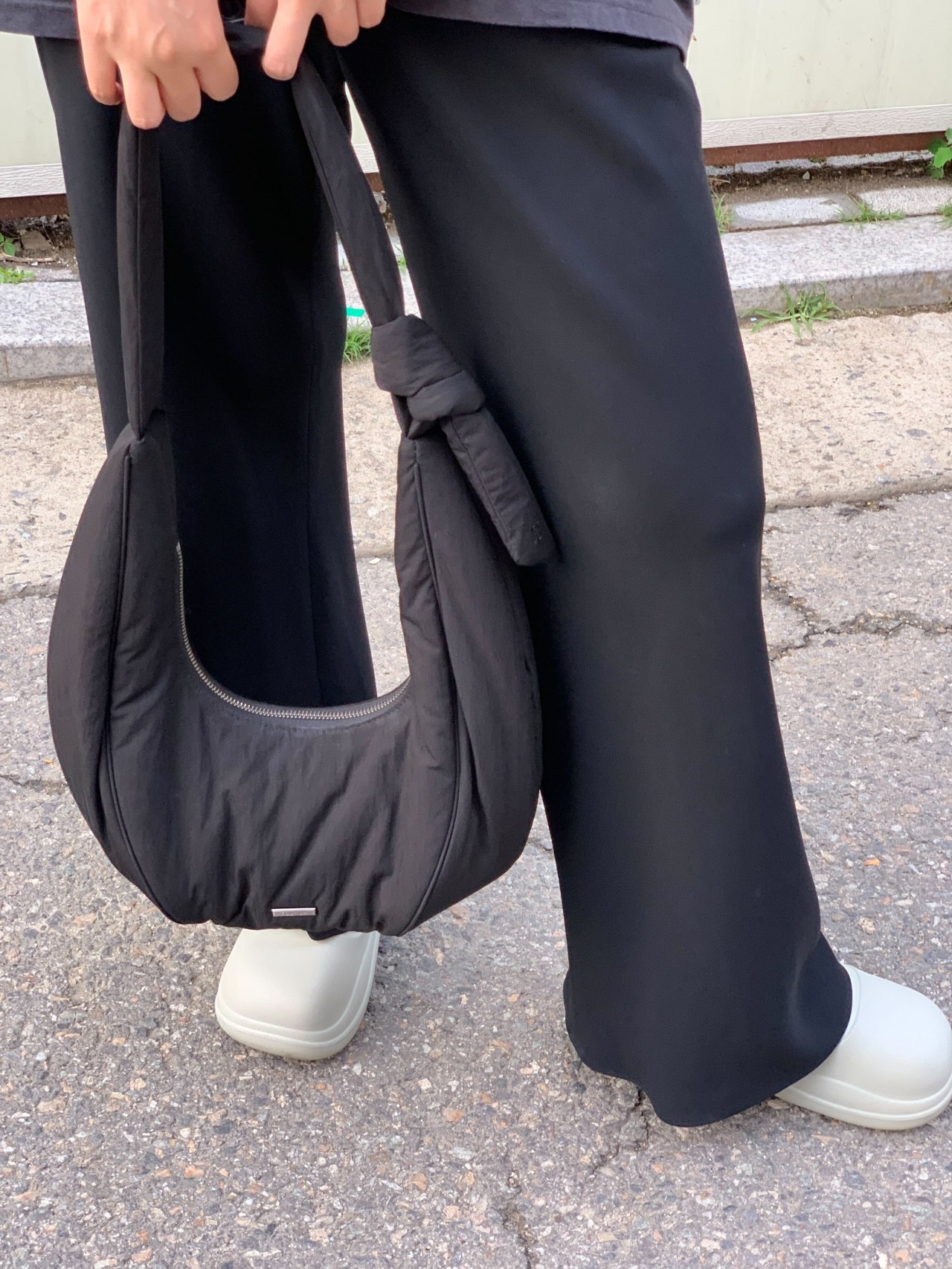 袋ありFOLNUA(フォルニュア)  クッションパッドオーバルバッグ ブラックコットン